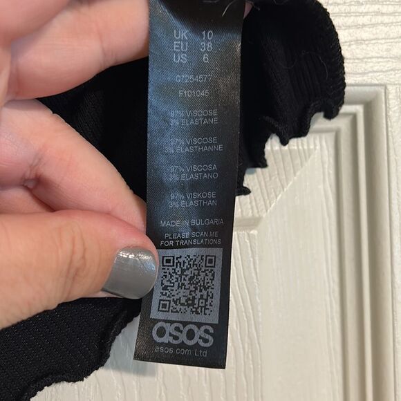 ASOS US Size 6 Black Sleeveless Crop Top Ribbed Ruffle Cold Shoulder Ruffle - Picture 4 of 6